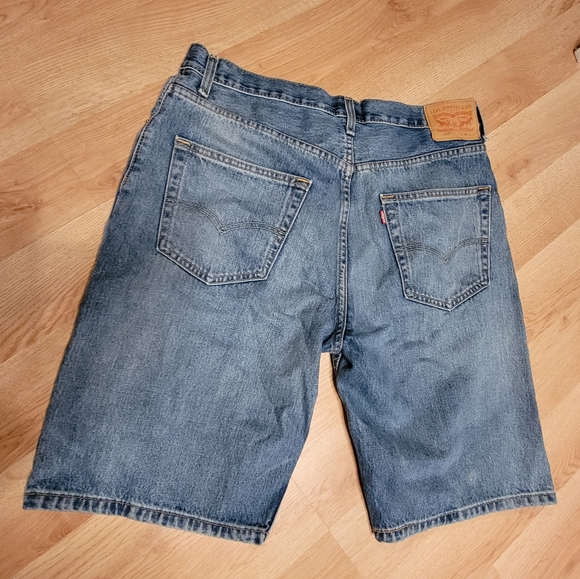 Levi's shorts - Picture 2 of 3